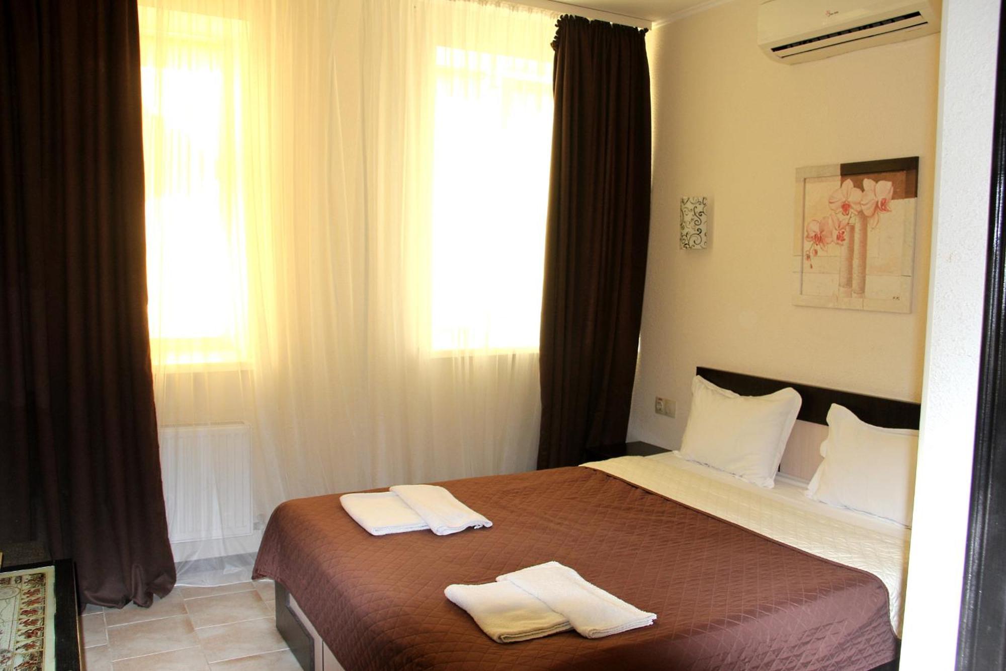 Breeze Hotel Odesa Exterior photo