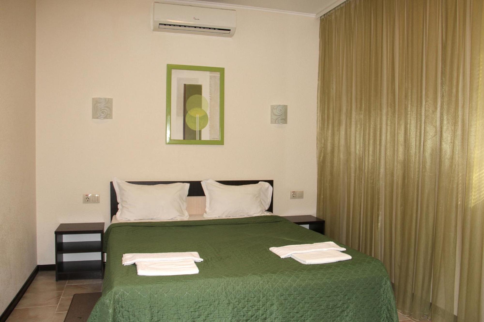 Breeze Hotel Odesa Exterior photo